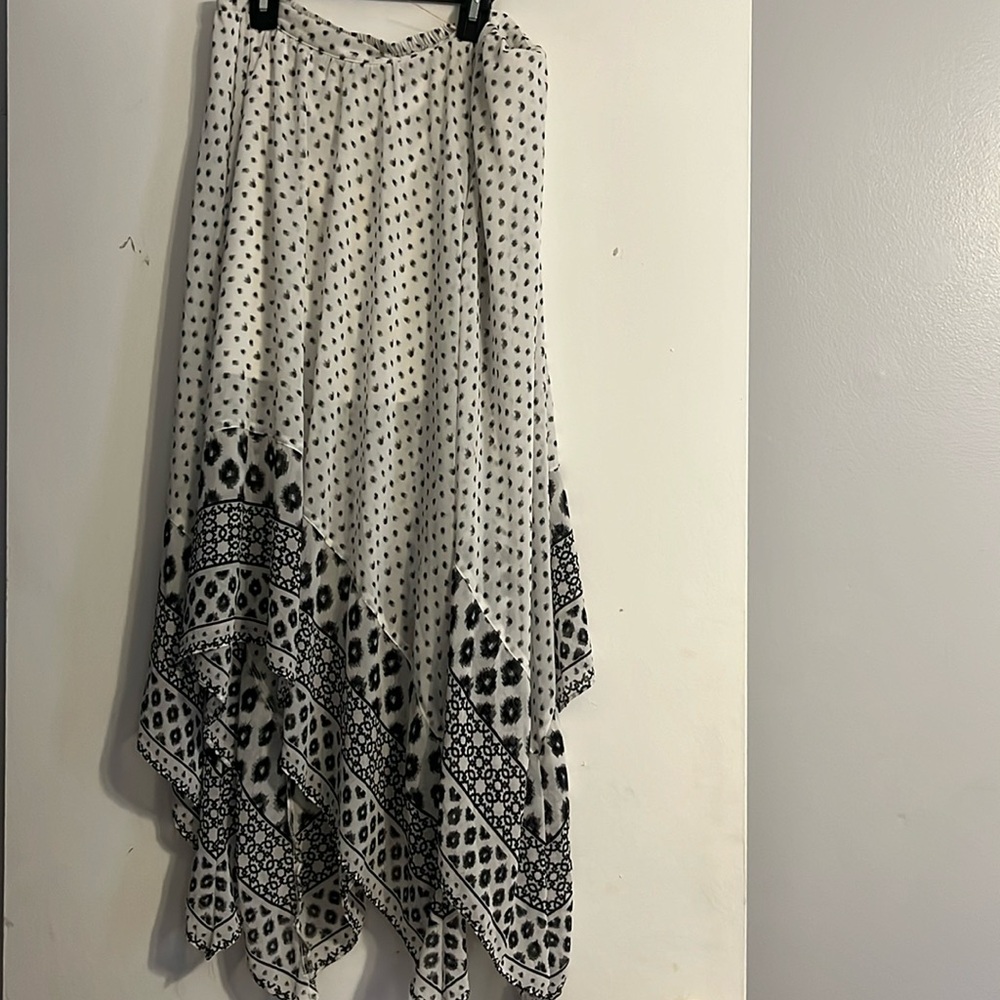 Express Black & White Abstract Print High & Low Midi Skirt w Elastic Waist - SP